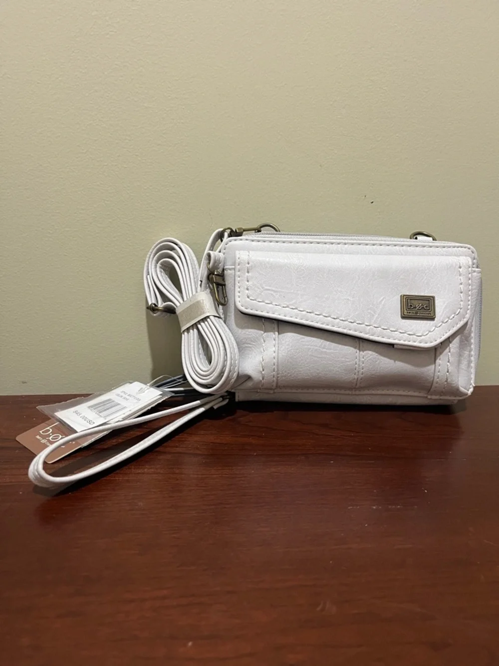B.O.C White wristlet crossbody bag - Picture 1 of 5